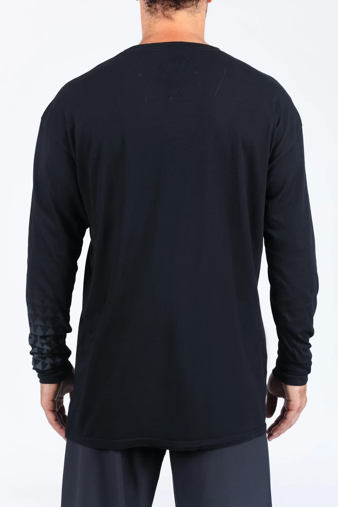 SHARK TOOTH RELAXED LONG SLEEVE - BLACK/DARK GREY