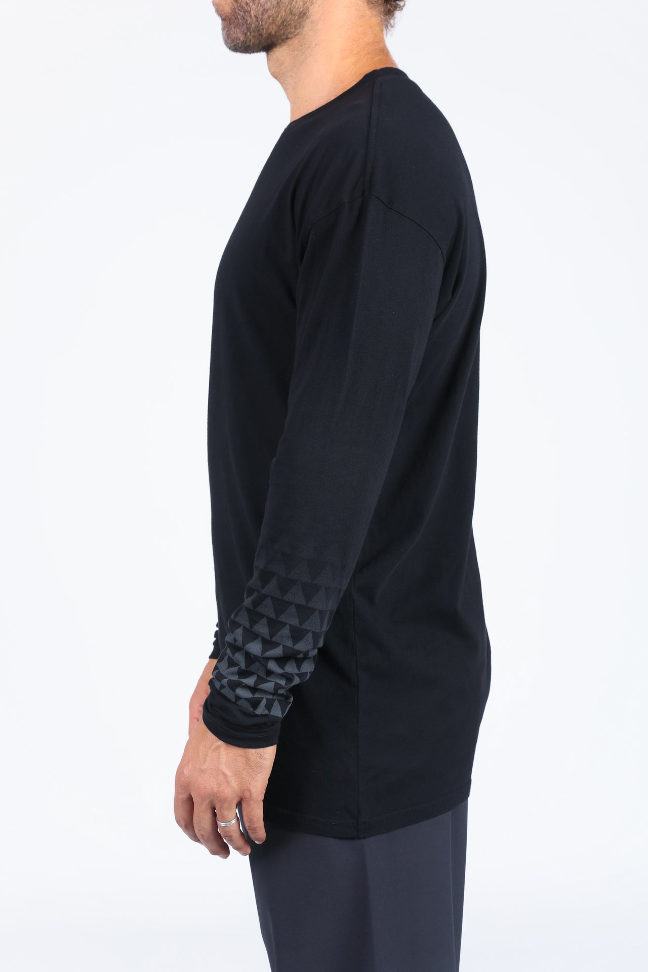 BLACK/GREY